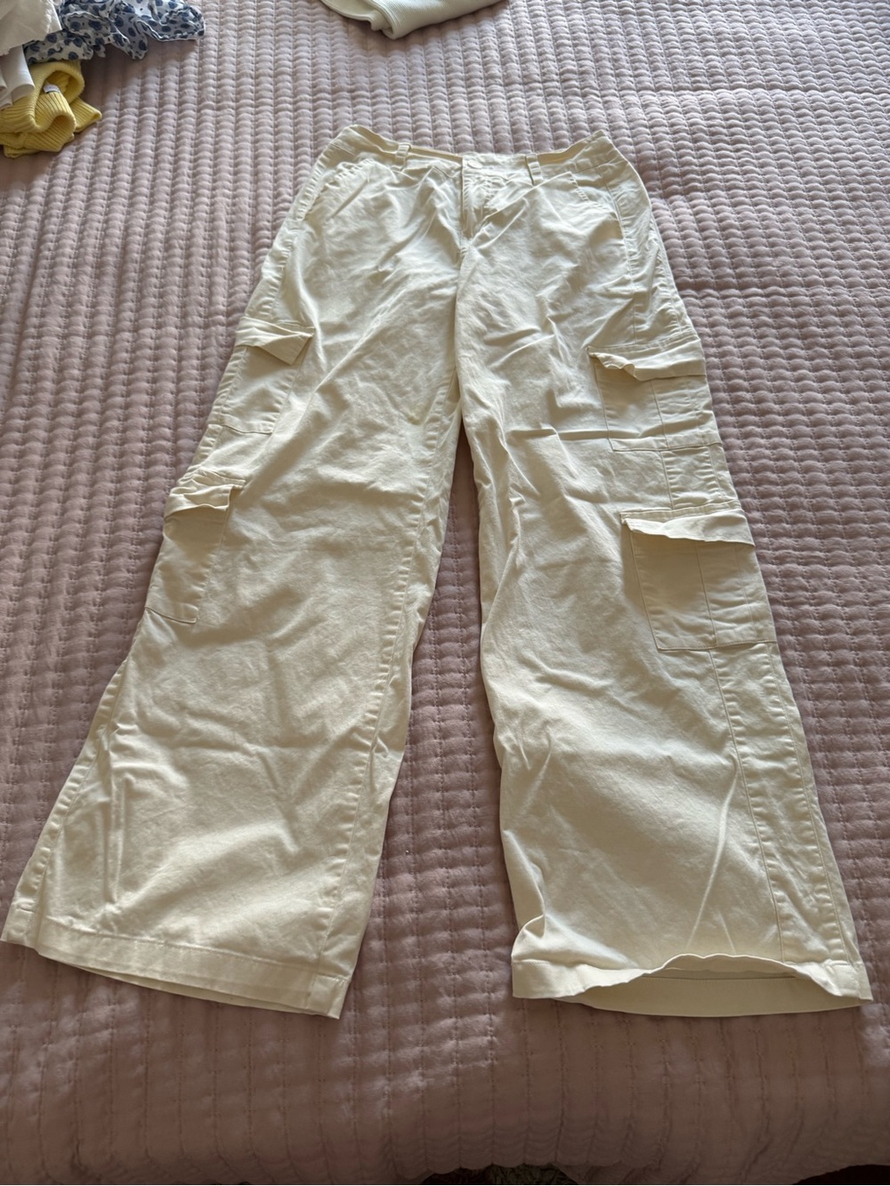 Edikted Cream High-Waist Cargo Pants